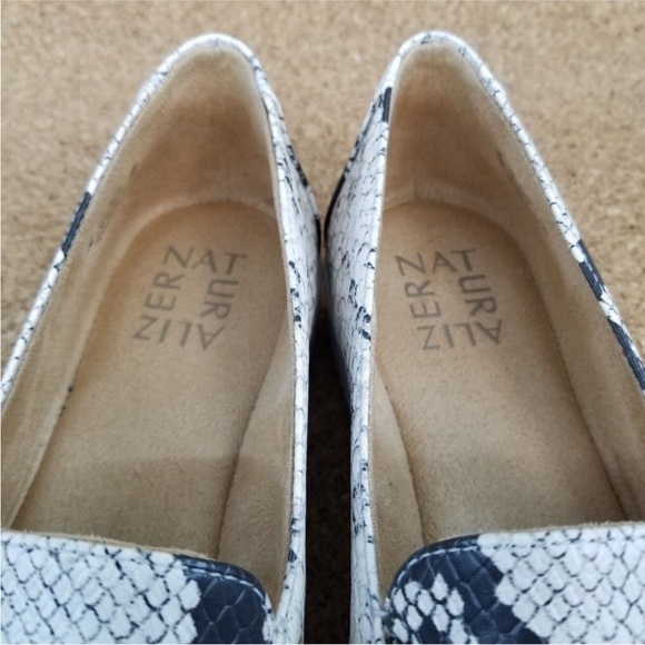 NATURALIZER Ranger Loafer in Alabaster Snake Size: 6 - Picture 10 of 11